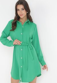 Born2be - Zielona Sukienka Koszulowa z Wiązanym Paskiem Dekitte. Kolor: zielony. Materiał: materiał. Typ sukienki: koszulowe