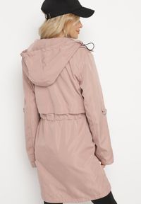 Born2be - Różowa Kurtka Parka Ściągana w Talii z Odpinanym Kapturem Milabra. Kolor: różowy. Materiał: jeans. Styl: sportowy, klasyczny #2