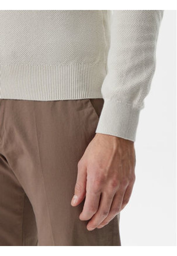 Guess Sweter M5GR02 Z3MH1 Granatowy Regular Fit. Kolor: beżowy. Materiał: bawełna