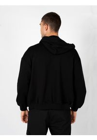 Les Hommes Bluza "Zip Hoodie" | LBH3000700N | Mężczyzna | Czarny. Okazja: na co dzień. Typ kołnierza: kaptur. Kolor: czarny. Materiał: poliester, bawełna. Styl: sportowy, casual, elegancki