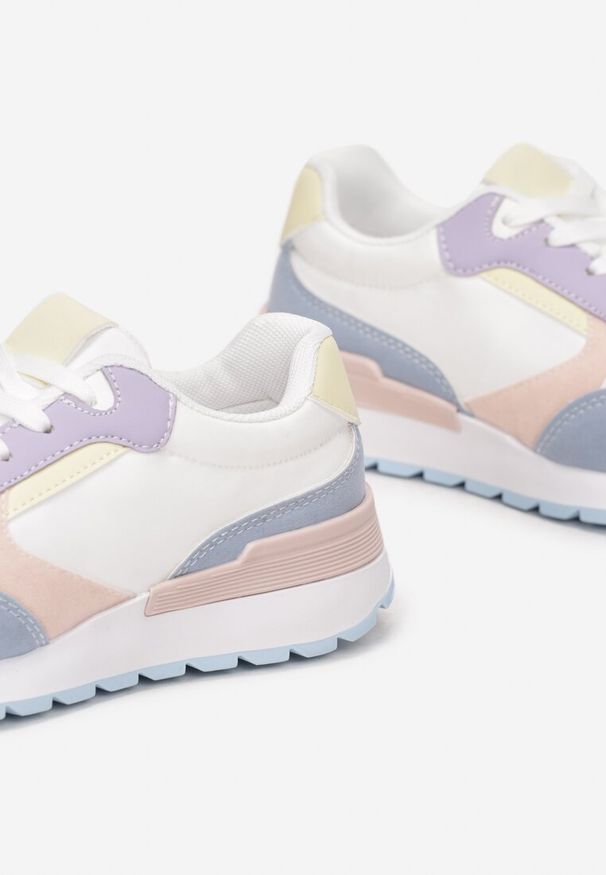 Born2be - Biało-Fioletowe Sneakersy ze Sznurowaniem na Płaskiej Podeszwie Luvirn. Wysokość cholewki: przed kostkę. Kolor: biały. Szerokość cholewki: normalna. Wzór: aplikacja. Sezon: wiosna, jesień. Obcas: na płaskiej podeszwie