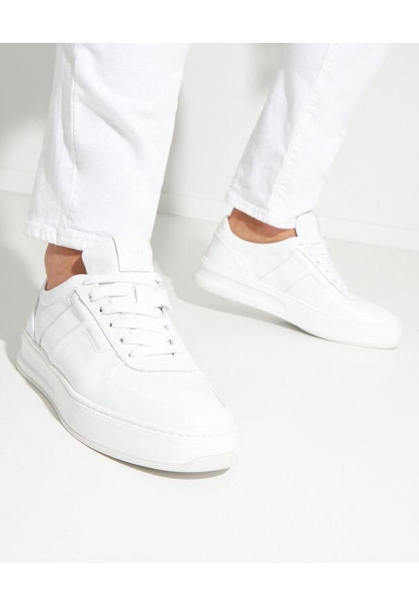 TOD'S - Białe sneakersy ze skóry. Kolor: biały. Materiał: skóra