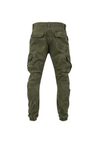 Urban Classics - Męskie Spodnie Joggingowe Camo Cargo. Kolor: zielony