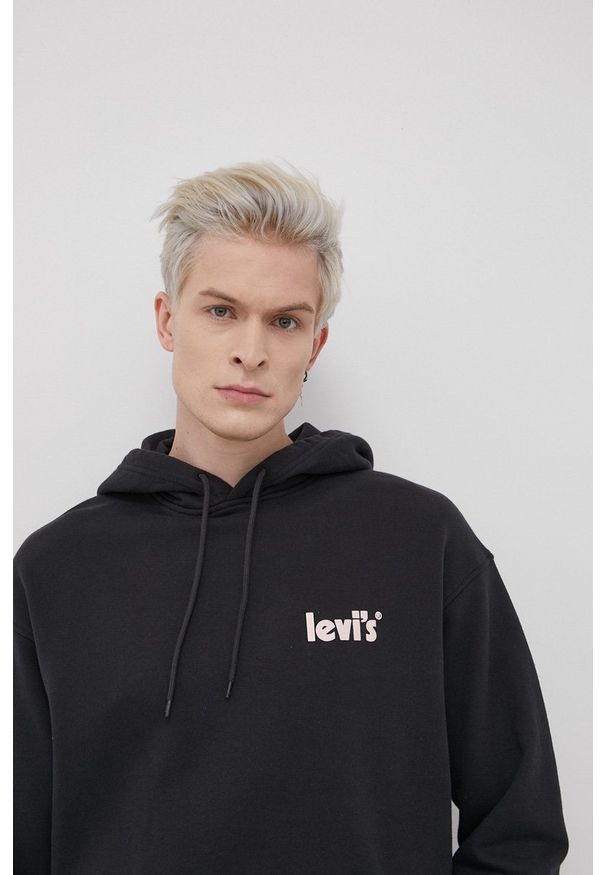 Levi's® - Levi's Bluza męska kolor czarny z kapturem gładka. Okazja: na spotkanie biznesowe. Typ kołnierza: kaptur. Kolor: czarny. Materiał: dzianina. Wzór: gładki. Styl: biznesowy