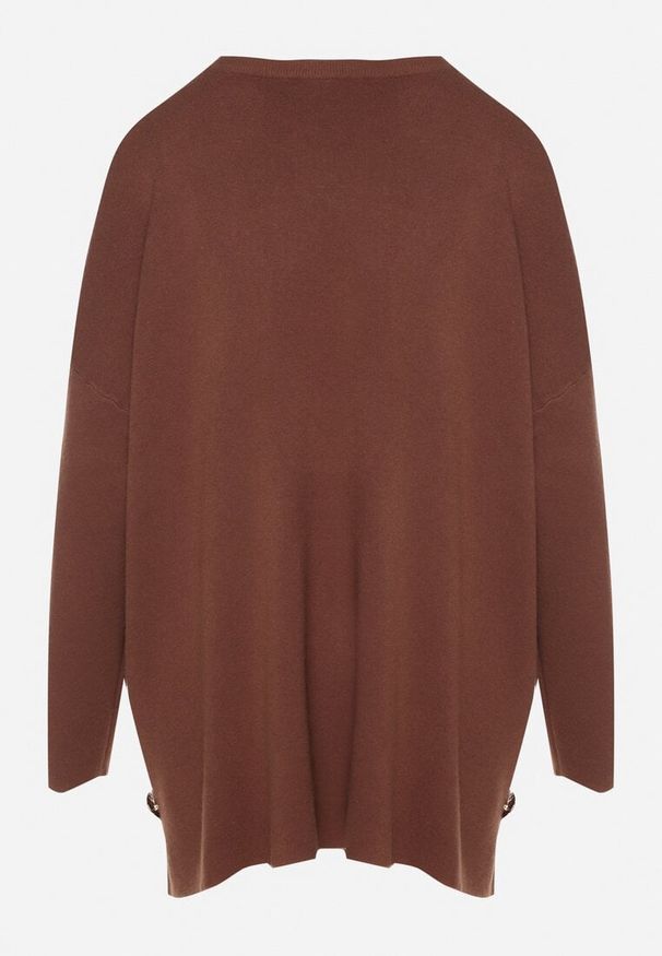 Born2be - Brązowy Sweter z Wiskozą Ozdobiony Guzikami Alavire. Okazja: na co dzień. Kolor: brązowy. Materiał: wiskoza. Wzór: aplikacja. Styl: elegancki, casual