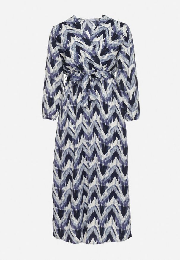 Born2be - Niebieska Rozkloszowana Sukienka o Kopertowym Kroju z Paskiem i Gumką w Pasie Bristella. Okazja: na spotkanie biznesowe, do pracy. Kolekcja: plus size. Kolor: niebieski. Długość rękawa: długi rękaw. Wzór: aplikacja. Typ sukienki: kopertowe. Styl: biznesowy