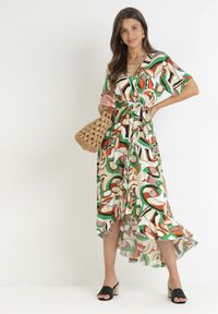 Born2be - Zielona Kopertowa Sukienka z Gumką w Pasie i Materiałowym Paskiem z Wiskozy Dionienne. Typ kołnierza: dekolt kopertowy. Kolor: zielony. Materiał: wiskoza, materiał. Długość rękawa: krótki rękaw. Sezon: wiosna, lato. Typ sukienki: kopertowe #1