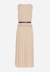 Born2be - Ciemnobeżowa Sukienka Bez Rękawów z Plisami i Paskiem z Klamrą Iffale. Okazja: na co dzień, na spacer. Kolor: beżowy. Długość rękawa: bez rękawów. Styl: klasyczny, casual #4