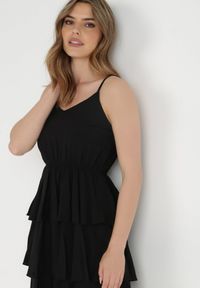 Born2be - Czarna Sukienka z Wiskozy Kephassa. Typ kołnierza: kołnierz z falbankami. Kolor: czarny. Materiał: wiskoza. Długość rękawa: na ramiączkach. Wzór: aplikacja. Typ sukienki: rozkloszowane. Styl: klasyczny #3