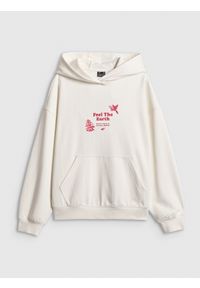 4f - 4F Bluza dresowa loose z kapturem damska - biała L. Okazja: na co dzień. Typ kołnierza: kaptur. Kolor: biały. Materiał: dresówka. Styl: casual #1