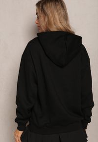 Renee - Czarna Bluza o Fasonie Klasycznej Kangurki z Kapturem Lunamoon. Typ kołnierza: kaptur. Kolor: czarny. Styl: klasyczny