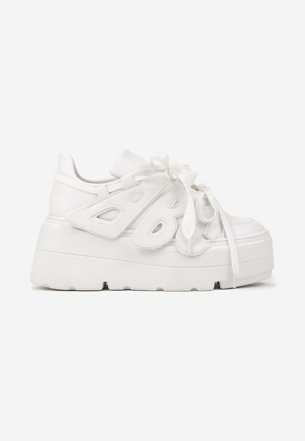 Born2be - Białe Płaskie Sneakersy Vices z Podwójnym Sznurowaniem ze Zdobieniem 3D Nelarissa. Okazja: na co dzień. Zapięcie: sznurówki. Kolor: biały. Materiał: jeans, bawełna. Wzór: aplikacja. Obcas: na obcasie. Wysokość obcasa: niski