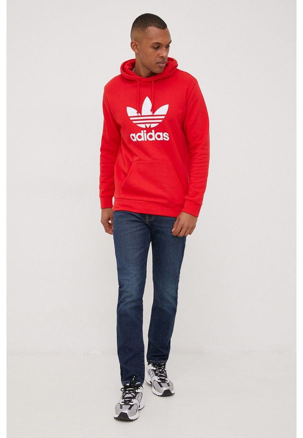 adidas Originals bluza bawełniana Adicolor HE9500 męska kolor czerwony z kapturem z nadrukiem. Typ kołnierza: kaptur. Kolor: czerwony. Materiał: bawełna. Wzór: nadruk