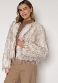 Born2be - Biała Futrzana Kurtka z Cieniowanym Wzorem Tusvella. Okazja: na co dzień. Kolor: biały. Materiał: futro. Styl: casual, klasyczny #1