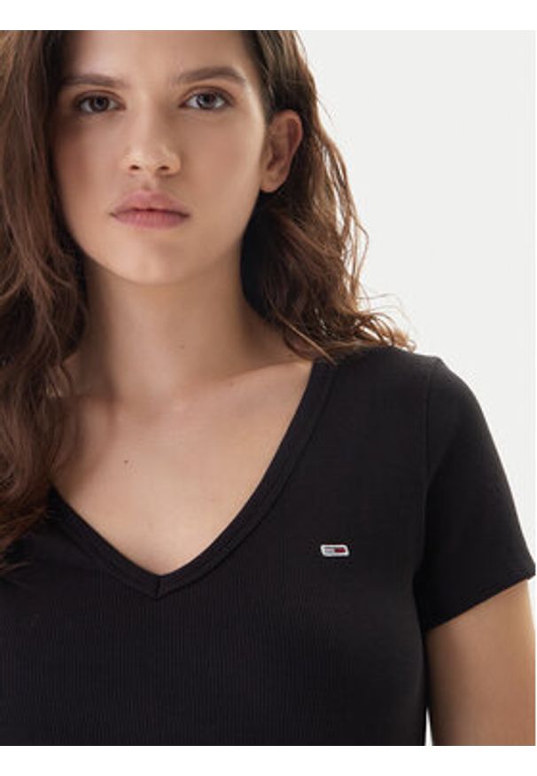 Tommy Jeans T-Shirt Essential DW0DW17385 Czarny Slim Fit. Kolor: czarny. Materiał: bawełna