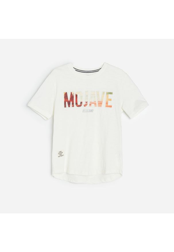 Reserved - Bawełniany t-shirt z napisem 3d - Kremowy. Kolor: kremowy. Materiał: bawełna. Wzór: napisy