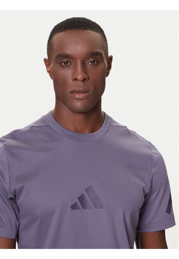 Adidas - adidas T-Shirt Z.N.E. JW4740 Fioletowy Regular Fit. Kolor: fioletowy. Materiał: bawełna