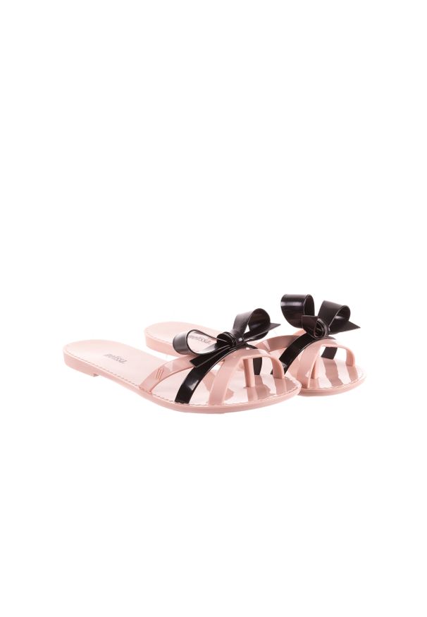 melissa - Klapki Melissa Fluffy Ad Pink Black, Róż/Czarny, Guma. Kolor: różowy. Materiał: tworzywo sztuczne. Wzór: paski, aplikacja. Obcas: na obcasie. Wysokość obcasa: niski
