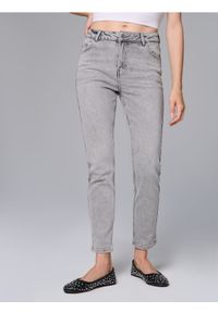 Sinsay - Spodnie jeansowe mom comfort fit - szary. Kolor: szary #1