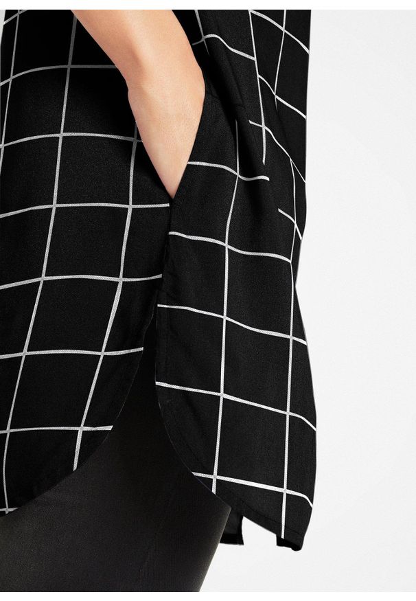 bonprix - Długa bluzka w kratę z kieszeniami. Kolor: czarny. Długość: długie