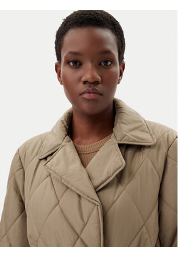 Vila Kurtka puchowa Dita 14087604 Brązowy Regular Fit. Kolor: brązowy. Materiał: syntetyk