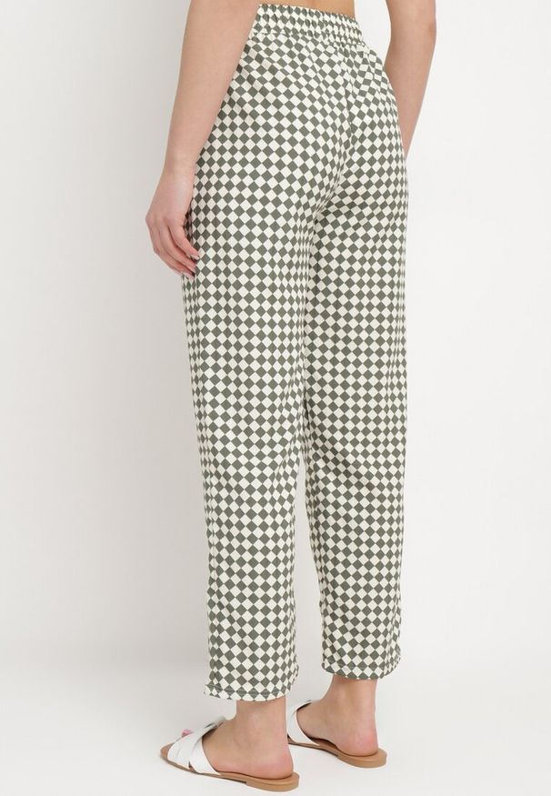 Born2be - Zielono-Białe Spodnie z Wysokim Stanem i Gumką w Pasie Korolla. Okazja: na co dzień. Stan: podwyższony. Kolor: zielony. Wzór: aplikacja. Styl: elegancki, casual