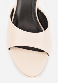 Renee - Beżowe Klapki Peep Toe na Obcasie Kaczuszka Calinetta. Nosek buta: otwarty. Kolor: beżowy. Materiał: koronka. Obcas: na obcasie. Styl: klasyczny. Wysokość obcasa: średni #8