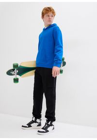 bonprix - Spodnie dresowe z kieszeniami cargo. Kolor: czarny. Materiał: bawełna, dresówka. Styl: sportowy #3