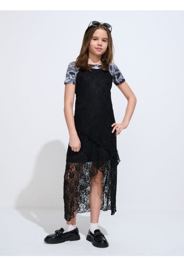 Sinsay - Tiulowa sukienka na ramiączkach - czarny. Kolor: czarny. Materiał: tiul. Długość rękawa: na ramiączkach