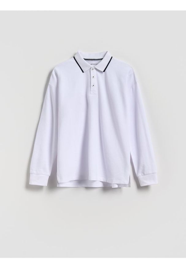 Reserved - Bawełniany longsleeve polo - biały. Typ kołnierza: polo. Kolor: biały. Materiał: bawełna. Długość rękawa: długi rękaw