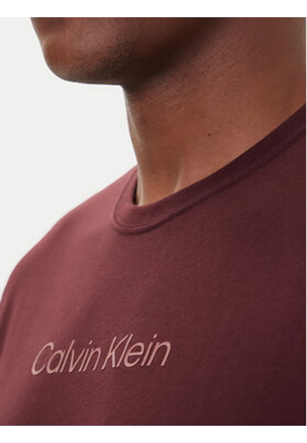 Calvin Klein T-Shirt Logo 30s LV04LD230G Bordowy Relaxed Fit. Kolor: czerwony. Materiał: bawełna