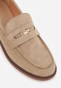 Born2be - Beżowe Mokasyny VICES z Wkładką ze Skóry Naturalnej i Metaliczną Aplikacją Nanora. Nosek buta: okrągły. Kolor: brązowy. Materiał: skóra. Wzór: aplikacja. Obcas: na obcasie. Styl: klasyczny. Wysokość obcasa: niski #9