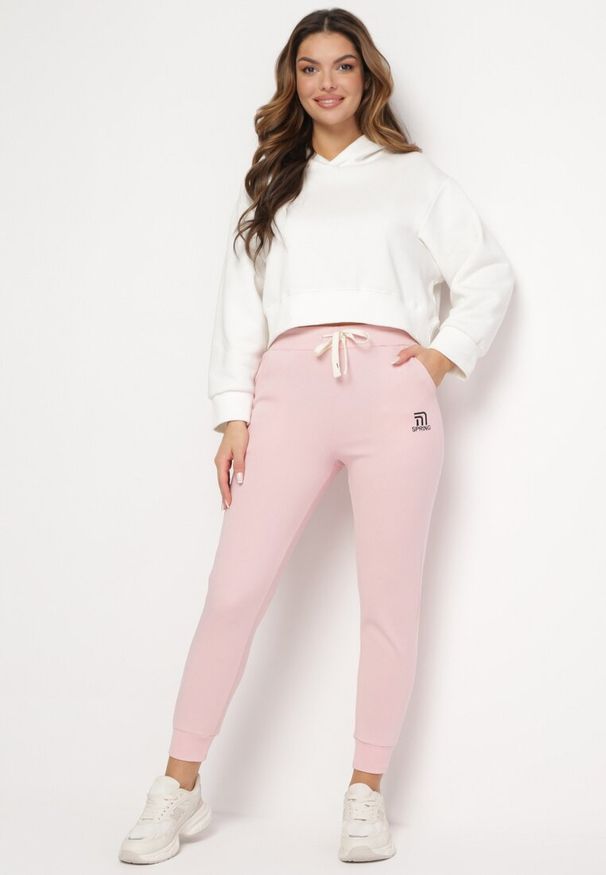 Born2be - Różowe Bawełniane Spodnie z Gumką w Pasie z Troczkiem i Ściągaczami Pianca. Okazja: na uczelnię, na co dzień. Kolor: różowy. Materiał: bawełna. Styl: casual, street, elegancki