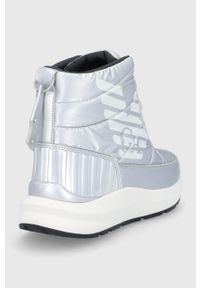 EA7 Emporio Armani Śniegowce kolor srebrny. Nosek buta: okrągły. Kolor: srebrny. Materiał: guma