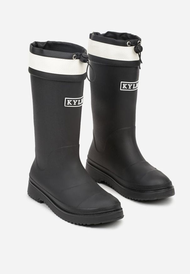 Renee - Czarne Kalosze Ozdobione Napisem ze Ściągaczem przy Cholewce Voslia. Okazja: na spacer. Kolor: czarny. Materiał: jeans. Szerokość cholewki: normalna. Wzór: napisy, aplikacja. Styl: klasyczny