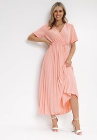 Born2be - Różowa Sukienka Plisowana Maxi z Wiązanym Paskiem Dianiza. Kolor: różowy. Materiał: materiał. Długość: maxi #1