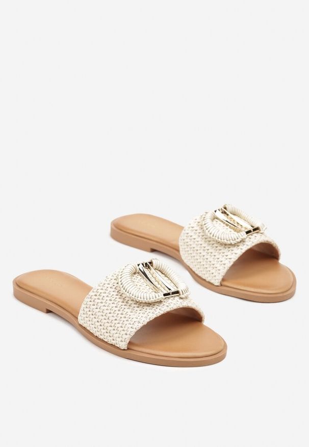 Born2be - Beżowe Klapki Vices z Metaliczną Ozdobą Zendisa. Okazja: na co dzień. Kolor: beżowy. Materiał: jeans. Wzór: aplikacja. Sezon: lato. Styl: elegancki, casual