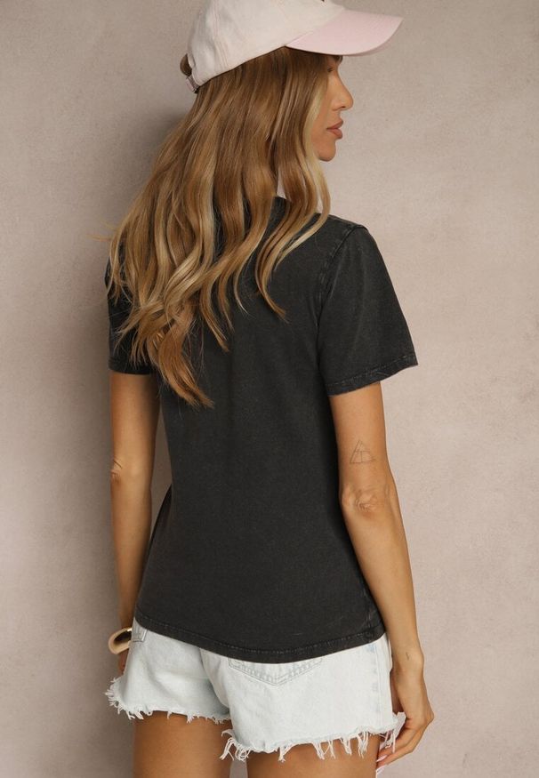 Renee - Czarny T-shirt z Bawełny Ozdobiony Motylem i Metalicznym Napisem Zariellea. Okazja: na co dzień. Kolor: czarny. Materiał: bawełna. Wzór: aplikacja, napisy. Styl: casual, elegancki