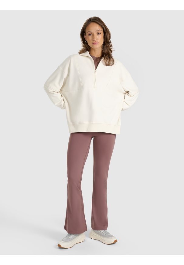 4f - 4F Bluza dresowa nierozpinana bez kaptura damska - biała M. Okazja: na co dzień. Typ kołnierza: bez kaptura. Kolor: biały. Materiał: dresówka. Styl: sportowy, casual