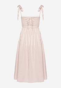 Born2be - Różowa Rozkloszowana Sukienka Vices na Wiązanych Ramiączkach Natavine. Okazja: na co dzień, na imprezę. Typ kołnierza: dekolt kwadratowy. Kolor: różowy. Materiał: poliester, jeans. Długość rękawa: na ramiączkach. Sezon: lato. Styl: casual, klasyczny #6