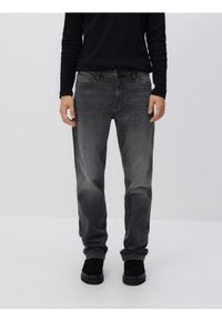Reserved - Jeansy slim z efektem sprania - czarny. Kolor: czarny