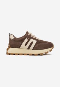 Renee - Brązowe Sneakersy ze Skóry Naturalnej Ozdobione Geometrycznym Wzorem Melassea. Okazja: na co dzień. Kolor: brązowy. Materiał: skóra. Wzór: aplikacja, geometria