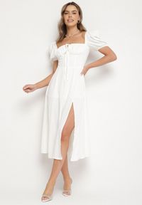 Born2be - Biała Sukienka w Rustykalnym Stylu z Wiązaniem przy Dekolcie i Rozcięciem Idanillea. Okazja: na co dzień, na spacer. Typ kołnierza: dekolt kwadratowy. Kolor: biały. Typ sukienki: rozkloszowane. Styl: casual #1
