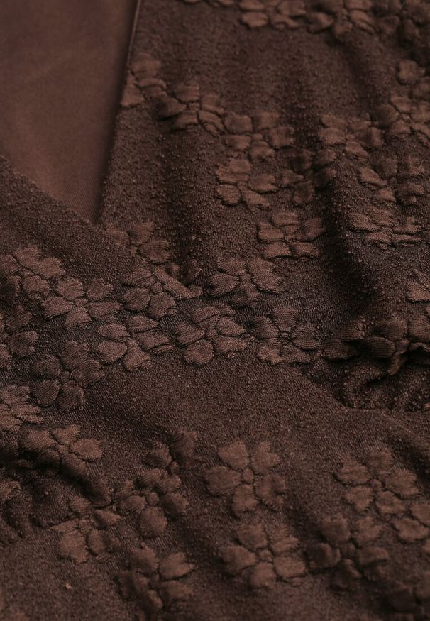 Renee - Brązowe Body Longsleeve z Kopertowym Dekoltem w Kwiatowy Print Zenneva. Typ kołnierza: dekolt w kształcie V. Kolor: brązowy. Długość rękawa: długi rękaw. Długość: długie. Wzór: nadruk, kwiaty