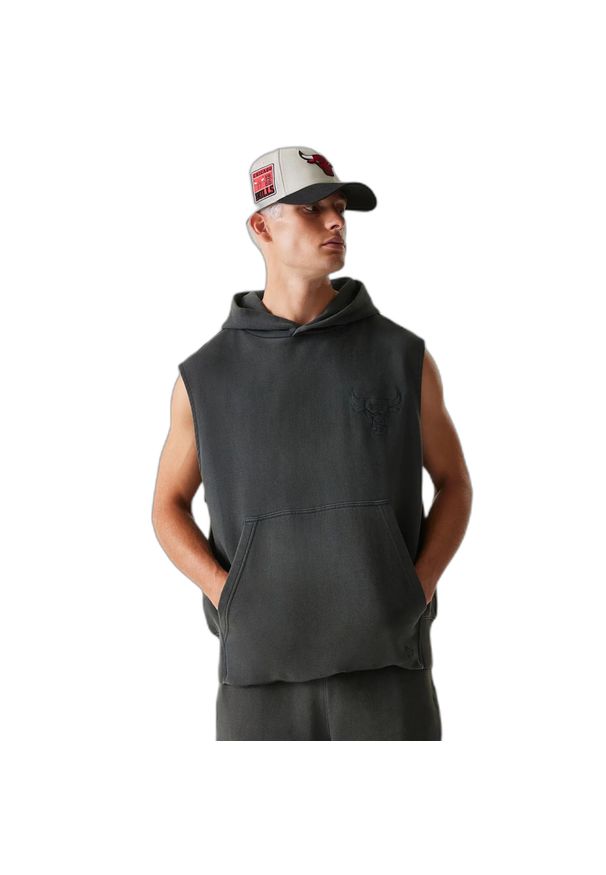 New Era - Bezrękawnik z kapturem Chicago Bulls Washed. Typ kołnierza: kaptur. Kolor: szary. Długość rękawa: bez rękawów. Sport: koszykówka