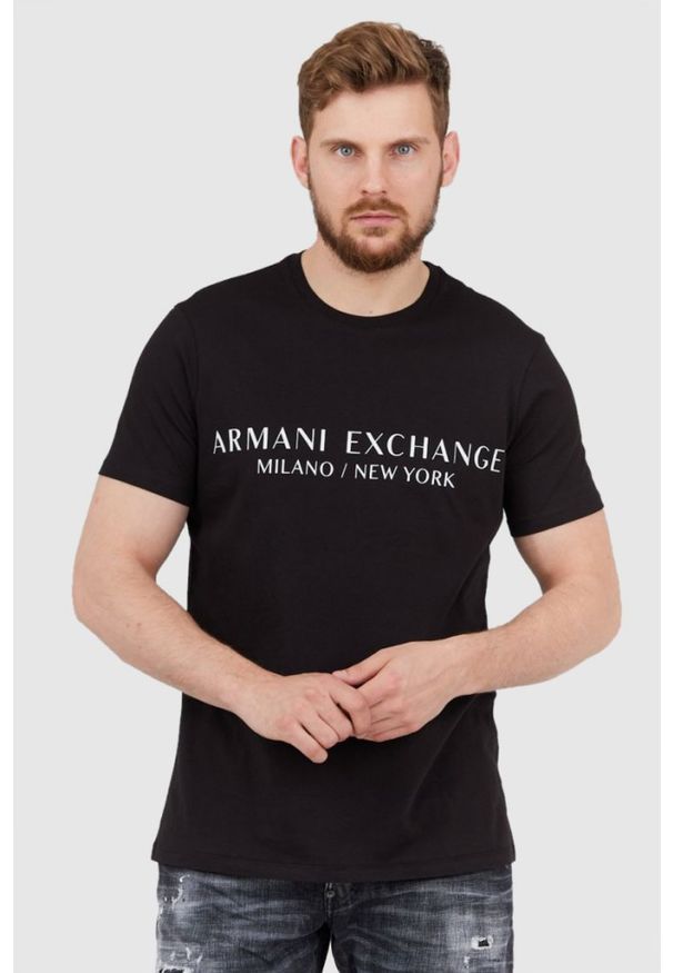 Armani Exchange - ARMANI EXCHANGE Czarny t-shirt męski z aplikacją z logo. Kolor: czarny. Materiał: prążkowany. Wzór: aplikacja