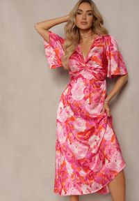 Renee - Różowa Sukienka z Marszczonym Dekoltem i Gumką w Talii z Rozcięciami Dilapia. Okazja: na co dzień. Kolor: różowy. Długość rękawa: krótki rękaw. Typ sukienki: proste. Styl: casual, elegancki, wizytowy #5