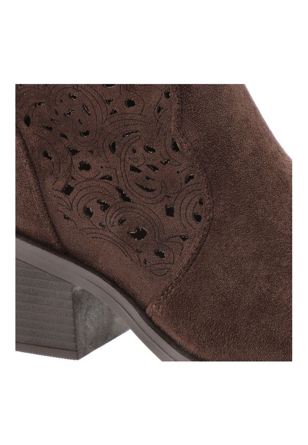 Botki damskie S.Barski, cholewka materiałowa ażurowa niski obcas lekka forma, brązowe, HY61-8009. Kolor: brązowy. Materiał: materiał. Szerokość cholewki: normalna. Wzór: ażurowy. Obcas: na obcasie. Wysokość obcasa: niski