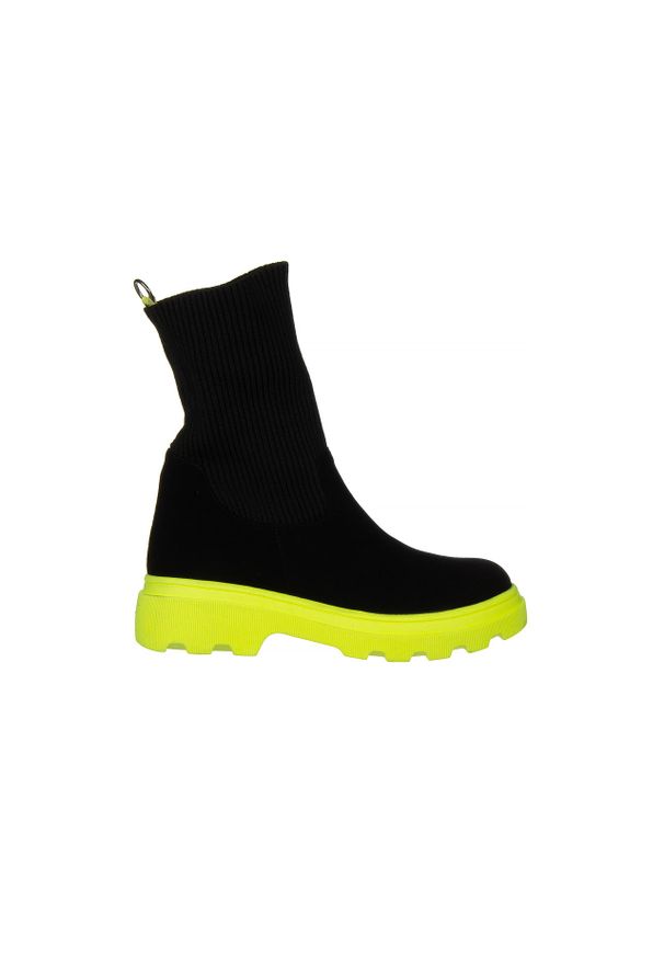 Botki Bayla-200 129 T-01 15-TB Limon 200013, Czarny, Skóra naturalna - 37. Okazja: na co dzień. Zapięcie: pasek. Kolor: czarny. Materiał: zamsz. Szerokość cholewki: normalna. Obcas: na obcasie. Styl: elegancki, casual. Wysokość obcasa: średni