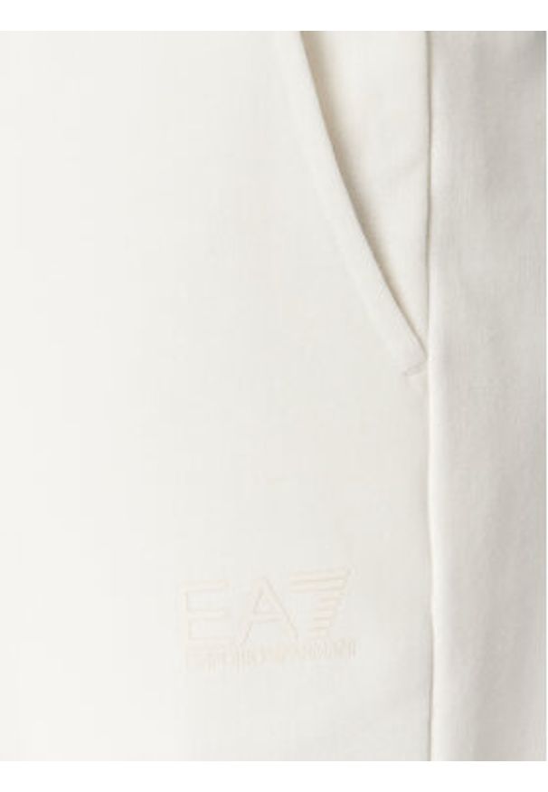 EA7 Emporio Armani Dres 7M000268 AF12451 U0005 Biały Regular Fit. Kolor: biały. Materiał: bawełna